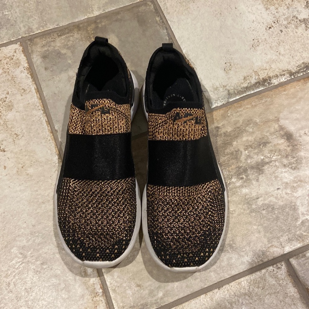APL shoes